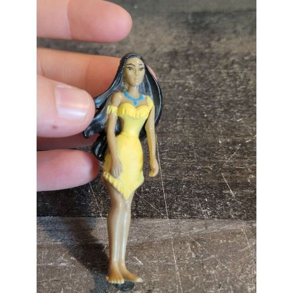 Mini Pocahontas Native American princess Disney toy figure - Picture 2 of 3